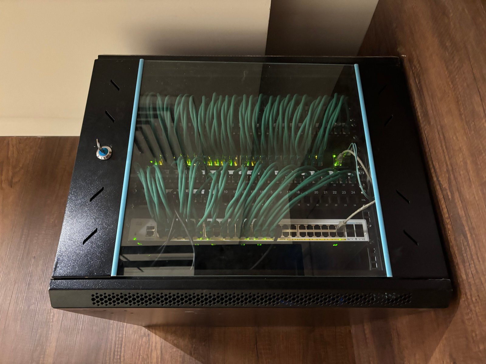 تجهيز مقر بصمة العقارية بقاعات اجتماعات وIP PBX وPA وWi-Fi وكاميرات